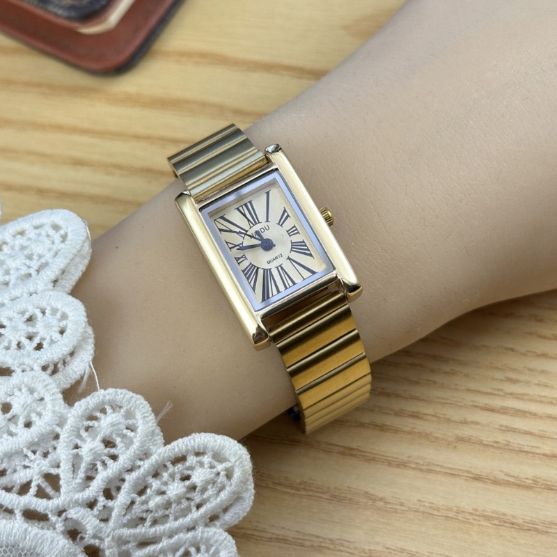 นาฬิกาข้อมือวินเทจสีทองขนาดเล็ - Luxury Watch Vintage บทวิจารณ์และราคา