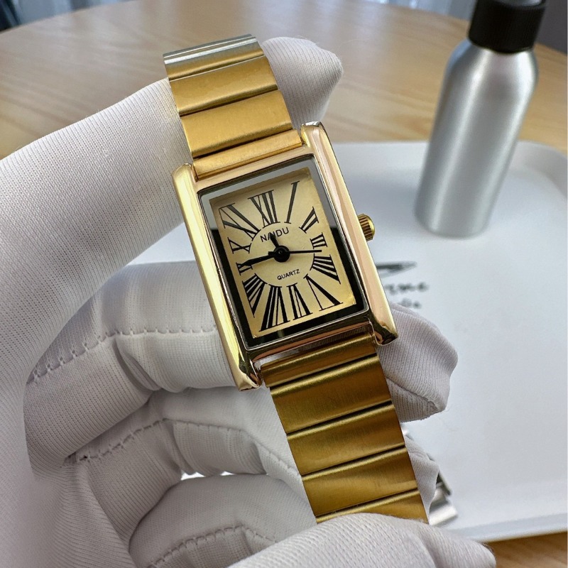 นาฬิกาข้อมือวินเทจสีทองขนาดเล็ - Luxury Watch Vintage บทวิจารณ์และราคา