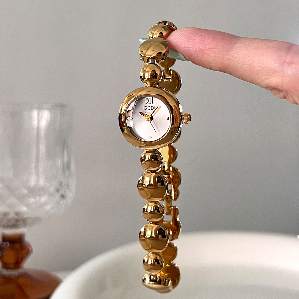 นาฬิกาข้อมือผู้หญิง ดีไซน์หรูห - Luxury Watch Vintage บทวิจารณ์และราคา